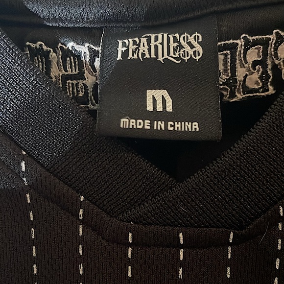 Fearless Men’s Medium No Sleeves Shirt. - Picture 3 of 4